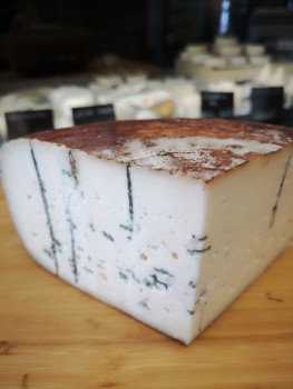 TOMME DE CHÈVRE GRISE AU...