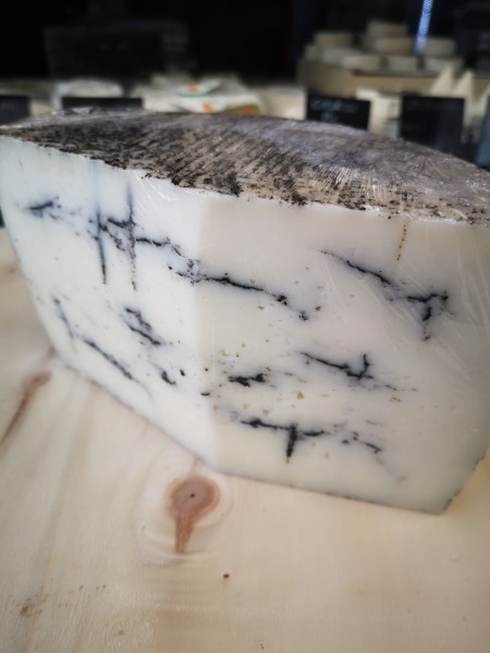 TOMME DE BREBIS AUX TRUFFES